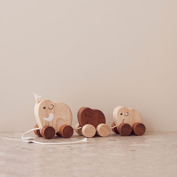 Ziehspielzeug Mammutfamilie aus Holz - Neo - Kid's Concept